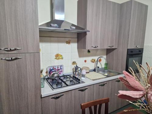 a small kitchen with a stove and a sink at B&B da Giovy in Marsala