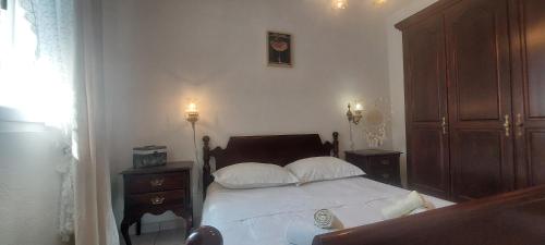a bedroom with a bed with two nightstands and a bed sidx sidx sidx at Panoramic view with jacuzzi in Vis