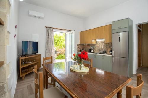 Dapur atau dapur kecil di Eliana's Stone House