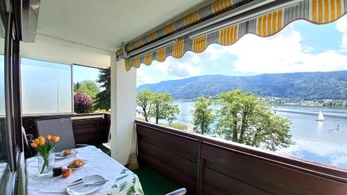 a dining room with a view of the water at PETER Seeblick Appartement Haus Hänsel Gretel am Ossiacher See, Hallenbad, Skiarena Gerlitzen in Unterberg