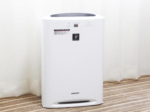 a white cpu sitting on a floor next to a wall at Vessel Hotel Kanda Kitakyushu Airport in Kanda