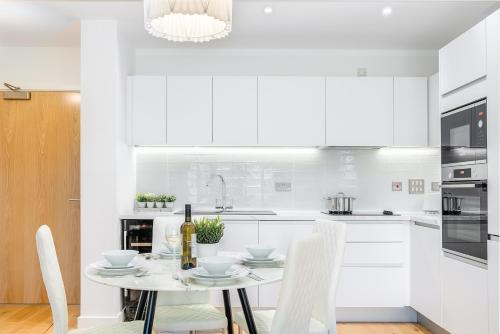 Pluxa Moonstone Metropolis Luxury Getaway in Birmingham City Centre photo 5