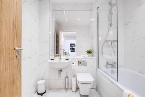 Pluxa Moonstone Metropolis Luxury Getaway in Birmingham City Centre photo 17