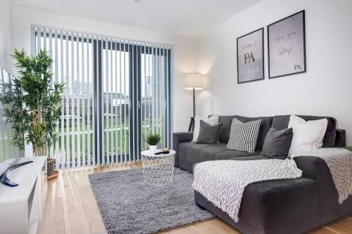 Pluxa Moonstone Metropolis Luxury Getaway in Birmingham City Centre photo 1