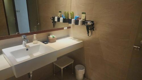 a bathroom with a sink and a mirror at 車站100m民宿丨電梯附停車場 in Hualien City