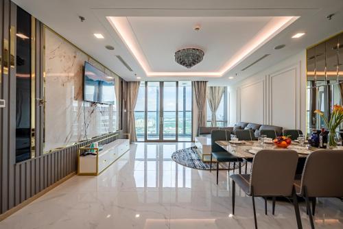 a dining room with a table and chairs at Free Pickup Airport-LANDMARK 81 Condotel Center Suite in Ho Chi Minh City