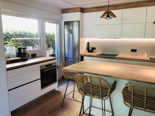Kuchyňa alebo kuchynka v ubytovaní Apartamento 3 Habitaciones Guadalmina Golf WiFi AC