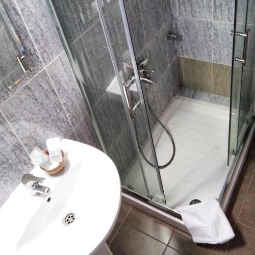 Ένα μπάνιο στο Hostal Lesseps