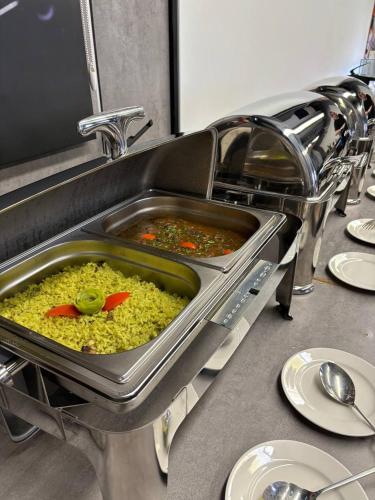 a sink with a dish of food in it at Apartamenty Rondo in Świnoujście