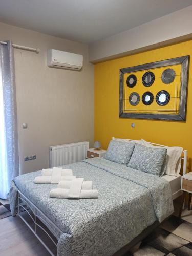 Кровать или кровати в номере Roumvini's Apartment