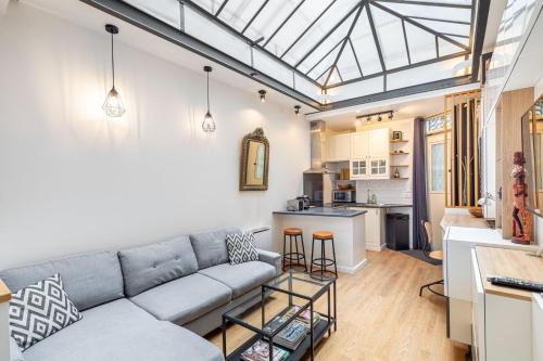 Photo de la galerie de l'établissement GuestReady - Atelier rénové sous verrière à Paris, à Paris