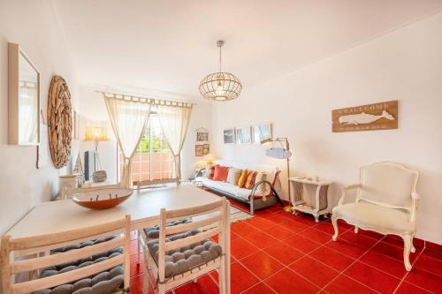 a living room with a table and a couch at GuestReady - Coastal Bliss in Praia de Troia in Troia