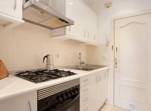 Virtuvė arba virtuvėlė apgyvendinimo įstaigoje GuestReady - Charming simplicity near Casa Milà