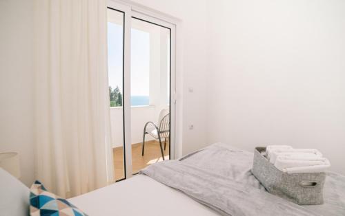 Apartments Lungo Mare Ulcinjにあるベッド