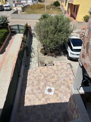 an overhead view of a courtyard with a cross on the ground at Appartamento Casa Vittoria - La Ciaccia in La Ciaccia