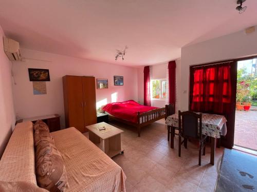 Gallery image of Studio Max in Bijela