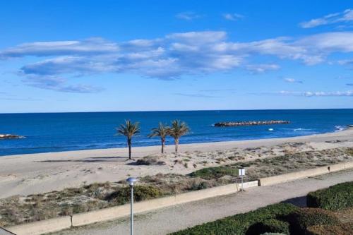 Appartement face mer terrasse couverte parking