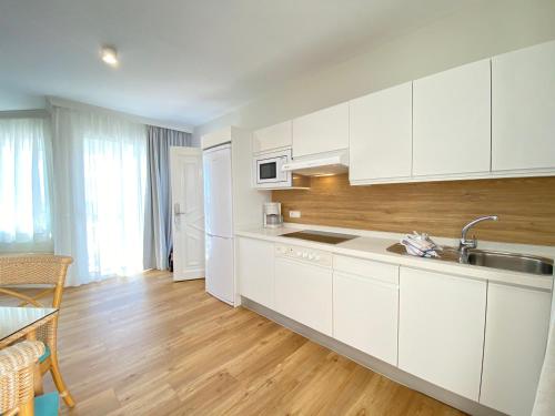 Dapur atau dapur kecil di Hotel Esmeralda Maris by LIVVO
