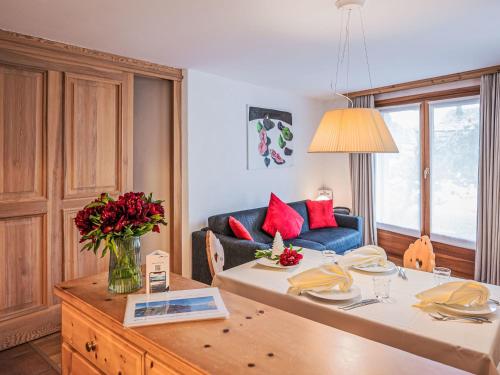 Apartment Chesa Vadret Surlej by Interhome