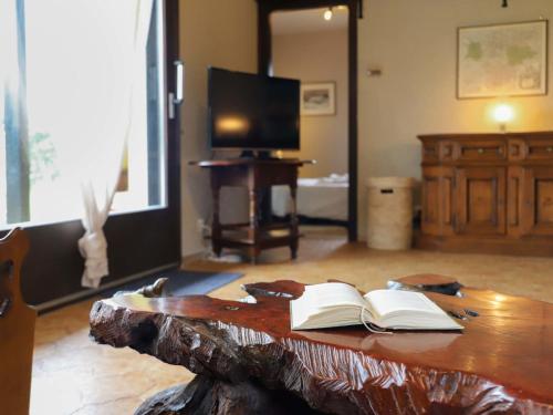 una mesa de madera con un libro abierto encima en Holiday Home Dorenavant by Interhome, en Bouveret