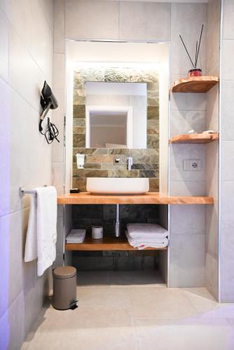 a bathroom with a sink and a mirror at DIMORA BIANCA in Triggianello