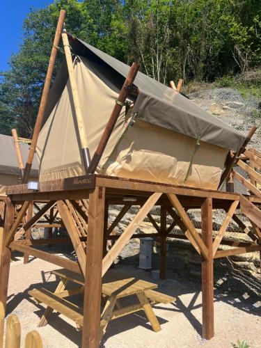 a tent sitting on a wooden picnic table at Camping Igara de San Sebastian in Donostia-San Sebastián