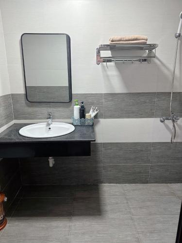 a bathroom with a sink and a mirror at Thu Hoai Hotel in Cat Ba