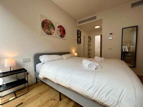Apt with Terrace with Airco, Wifi, near Garibaldi Station by Kibilù Affitti Brevi