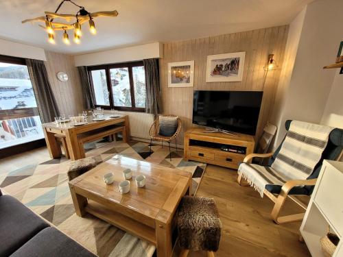 Appartement lumineux avec balcon, proche centre et pistes, parking couvert – Les Gets - FR-1-598-29