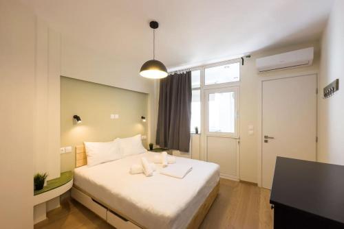 Ένα ή περισσότερα κρεβάτια σε δωμάτιο στο Three Bedroom Stylish Apt next to Acropolis