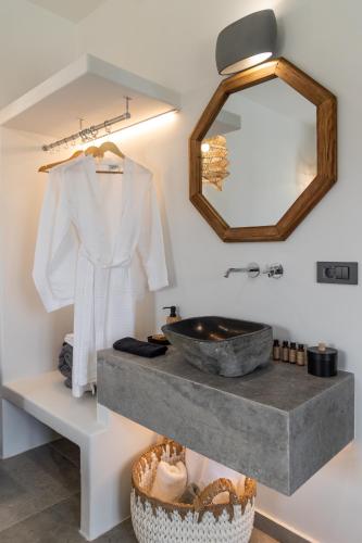 a bathroom with a sink and a mirror at Pergola in Pollonia