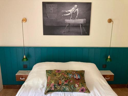 a bedroom with a bed and a painting on the wall at Casa Bauxells in Sahorre
