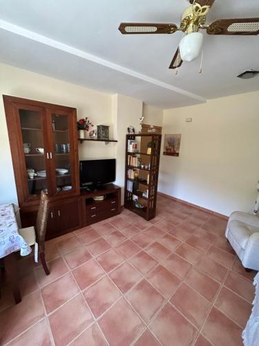A television and/or entertainment centre at Apartamento Casa Rafa