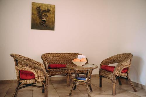 Imagen de la galería de Trikalioti's Lush Estate Apartments, en Palouki