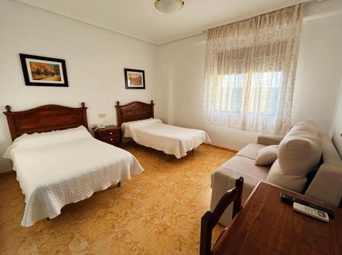 Posteľ alebo postele v izbe v ubytovaní Hotel Restaurante Dama de Baza