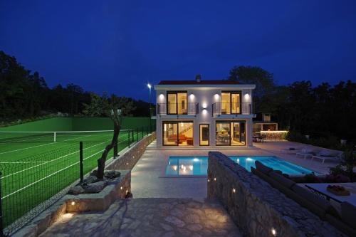 Villa Sokol with tennis court, heating pool, gym and sauna