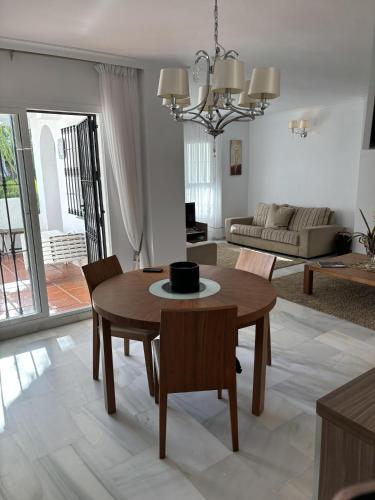 Beach Apartment - Sleeps 6 Pool & Private Terrace