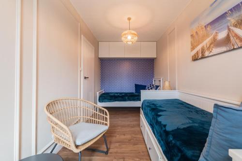 Postel nebo postele na pokoji v ubytování APARTAMENTY MIERZEJA - STEGNA PARK MEDIUM, 500 m od plaży, Bezpłatny Meleks