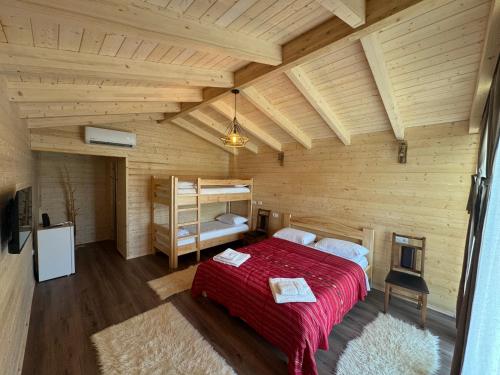 Posteľ alebo postele v izbe v ubytovaní Fishta Guesthouse - Mrizi i Zanave