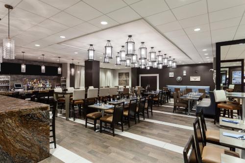 a restaurant with tables and chairs and a bar at Wyndham Philadelphia-Historic District in Philadelphia