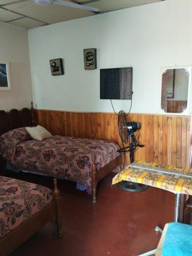 a room with two beds and a television in it at Lo de Su in Salta