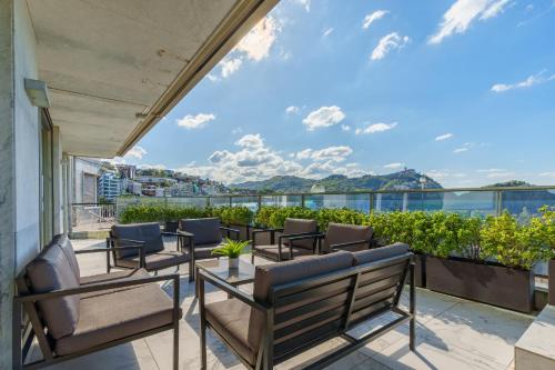 MONTHLY LA CONCHA BREEZE by SWEET HOME SAN SEBASTIAN