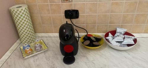a black electric hair dryer on the corner of a kitchen at L'albero di limoni sul mare di Pizzo in Pizzo