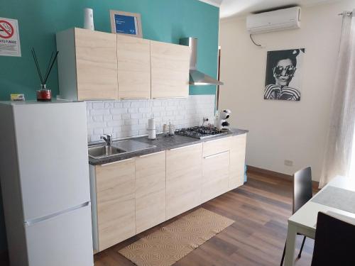 a kitchen with a sink and a refrigerator at B&B Lamezia Nicogia in Lamezia Terme