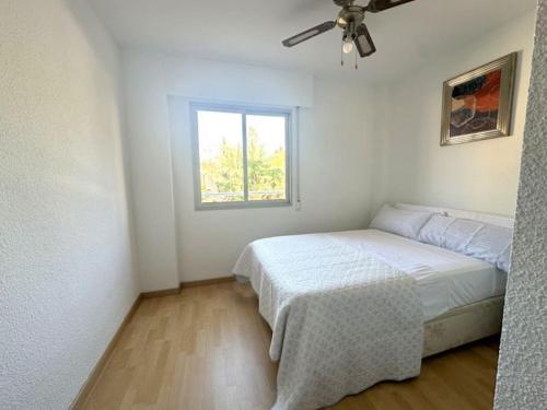 a bedroom with a bed and a ceiling fan at Playa, piscina, terraza, parking in Santa Pola
