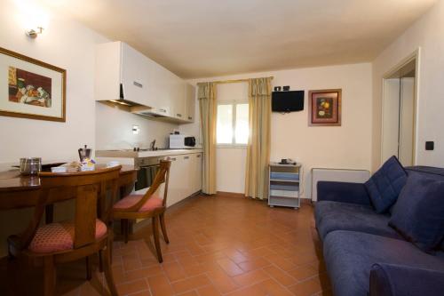 Dapur atau dapur kecil di Palazzo Gamba Apartments al Duomo