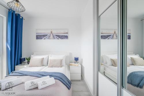 Ένα ή περισσότερα κρεβάτια σε δωμάτιο στο Flatbook Apartamenty - Jantar Resort