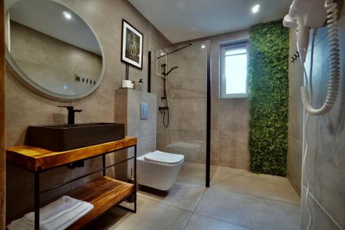 a bathroom with a sink toilet and a shower at Apartamenty Karkonoska Dolina in Staniszów