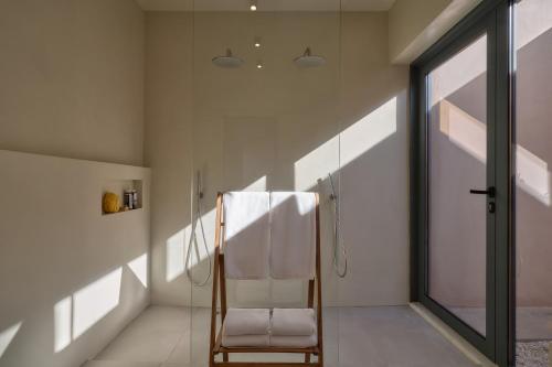 Imagen de la galería de Homatinos Villa, a SeaView Sanctuary with 2 Pools, By ThinkVilla, en Agios Romanos