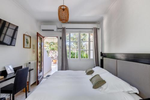 Säng eller sängar i ett rum på La Garoupe-Gardiole